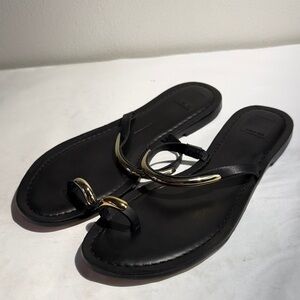 Like new Dolce Vita Black Sandals Gold Accent flip flops sz 10